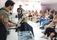 Carica l'immagine nel visualizzatore di Gallery, Affitto / noleggio aula didattica per corsi con uso di ufficio privato