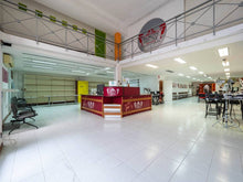 Carica l'immagine nel visualizzatore di Gallery, Affitto / noleggio aula didattica per corsi con uso di ufficio privato