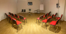 Carica l'immagine nel visualizzatore di Gallery, Affitto / noleggio aula didattica per corsi con uso di ufficio privato