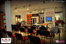 Carica l'immagine nel visualizzatore di Gallery, Affitto / noleggio aula didattica per corsi con uso di ufficio privato